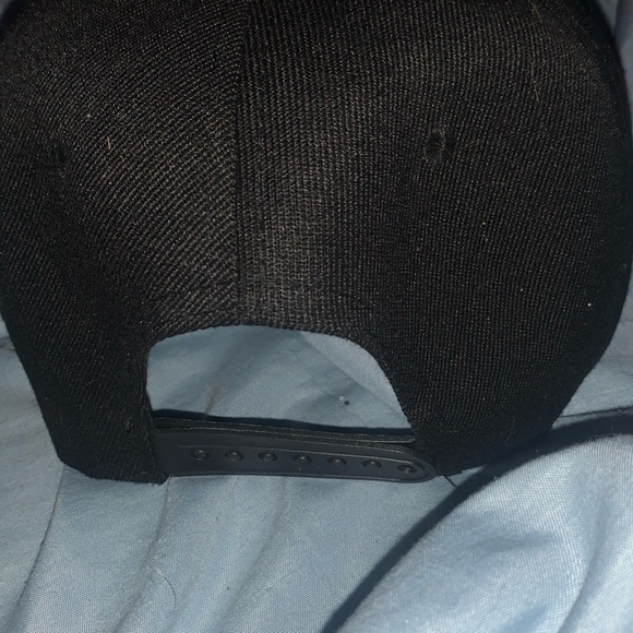 Fitted hat - Picture 2 of 2